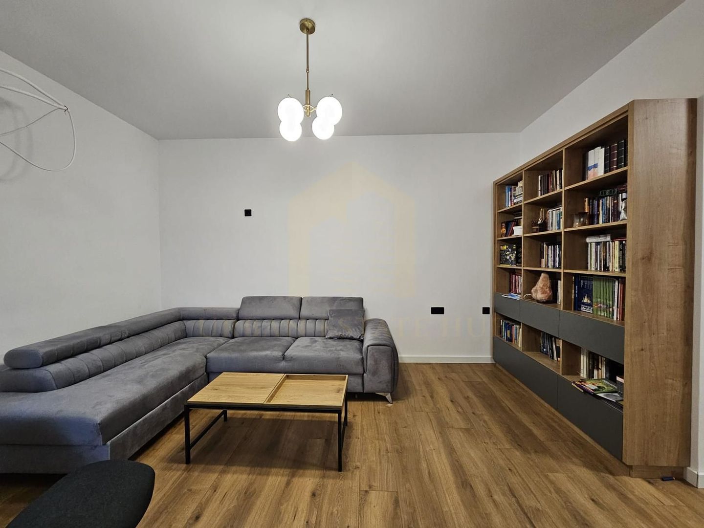 Vanzare  cladire cu 2 apartamente,  600 mp, garaje subterane, Andrei Muresanu - Poză 17