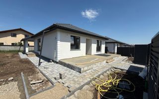 Casa pe parter cu 4 camere de vânzare - Sânpetru - Poză 7