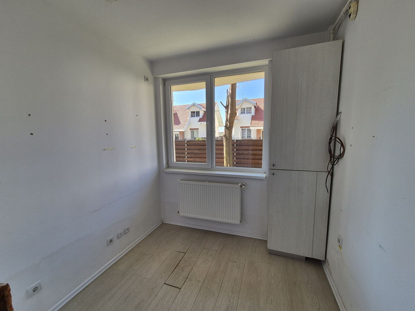 Spatiu comercial 109,54 mp + teren 222 mp + 2 locuri de parcare - Varteju - Poză 12