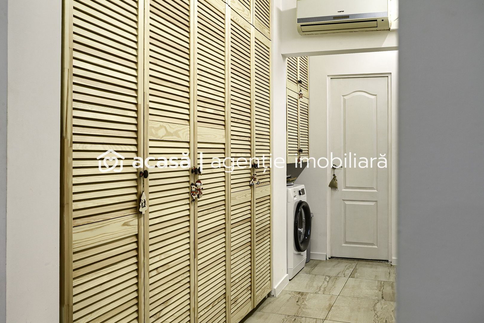 PROPRIETATE VÂNDUTĂ Apartament spatios cu 4 camere langa teatru - Poză 8
