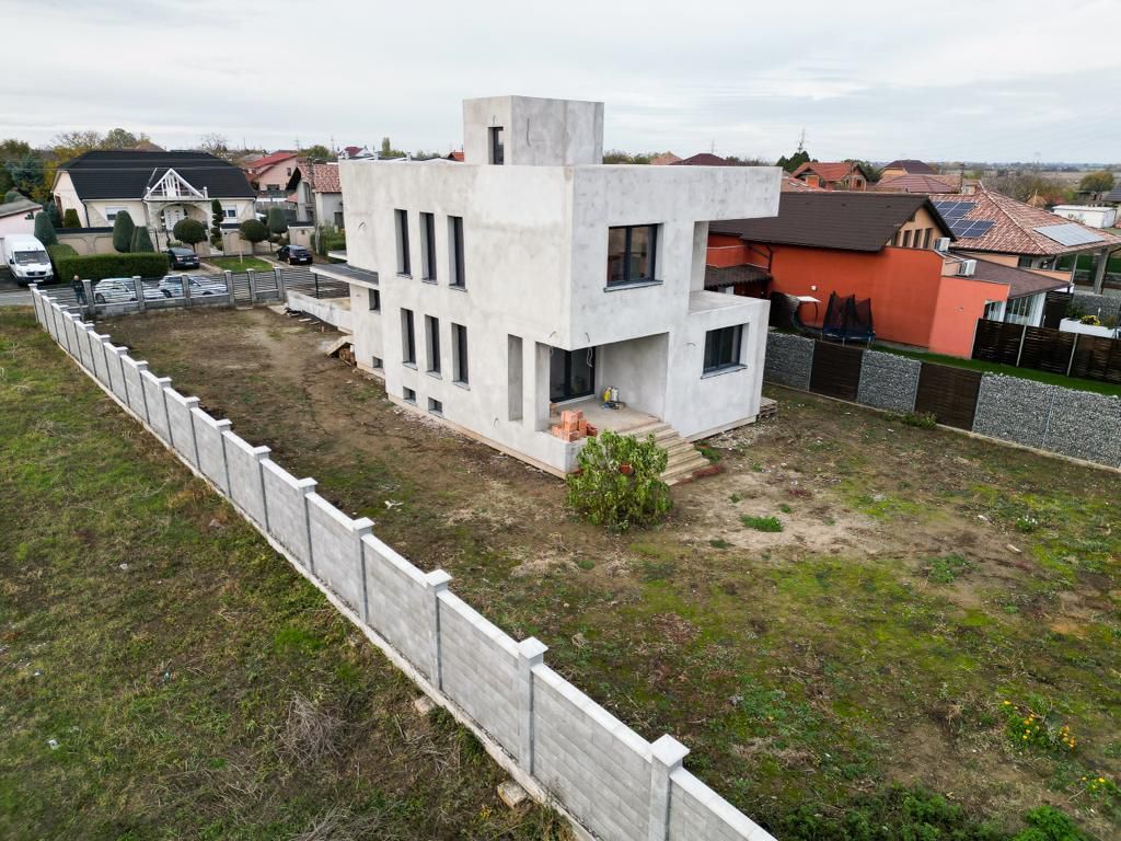 Vilă modernă pe 3 niveluri la gri în Poltura - Poză 7