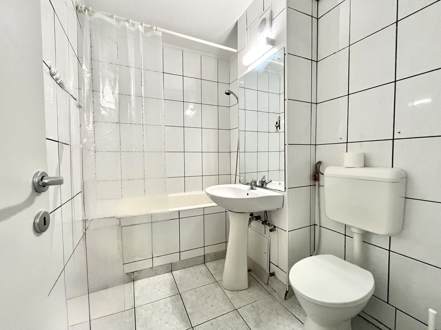 Apartament 3 camere, 2 bai, etajul 1,  in  zona Aradului - Piața Verde - Poză 17