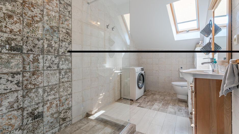 Mobilat și utilat modern, cu două locuri de parcare subterane - Poză 16