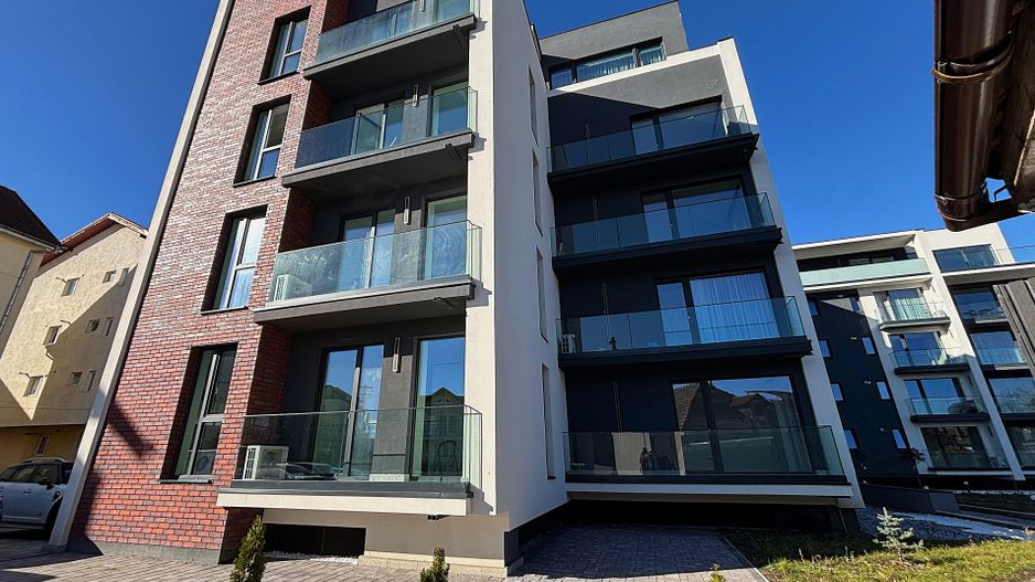 Apartament PREMIUM 3 camere cu GARAJ si boxa - zona Centrala - Poză 16