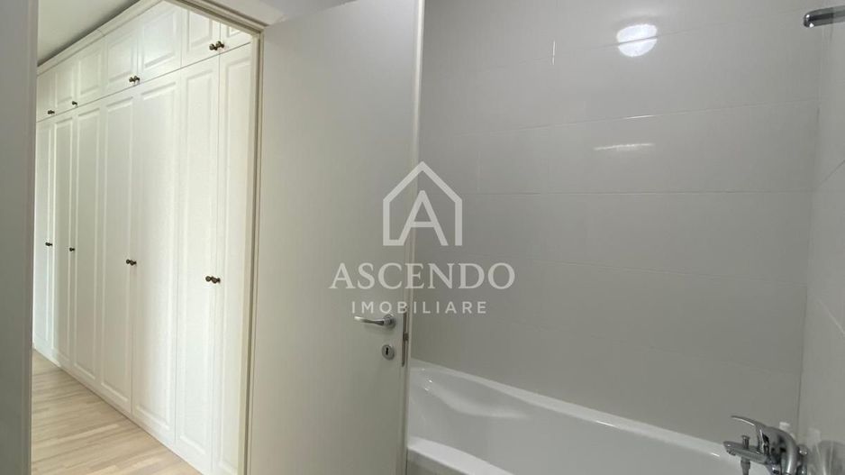 Apartament 3 camere, 2 bai premium mobilat lux , cu parcare inclusă - Poză 18