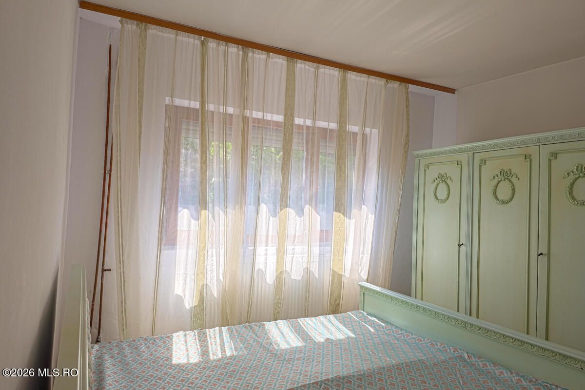 Soarelui - Scoala 30 - 3 Camere, Decomandat, 2 Bai, Etaj 2, Centrala - Poză 12