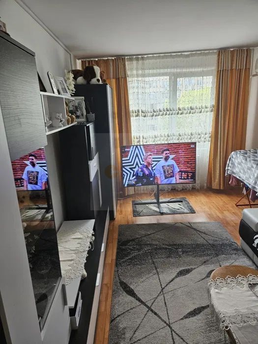 3 camere | Etaj5/8 | Decomandat | Centrala Proprie | 1981 - Poză 2