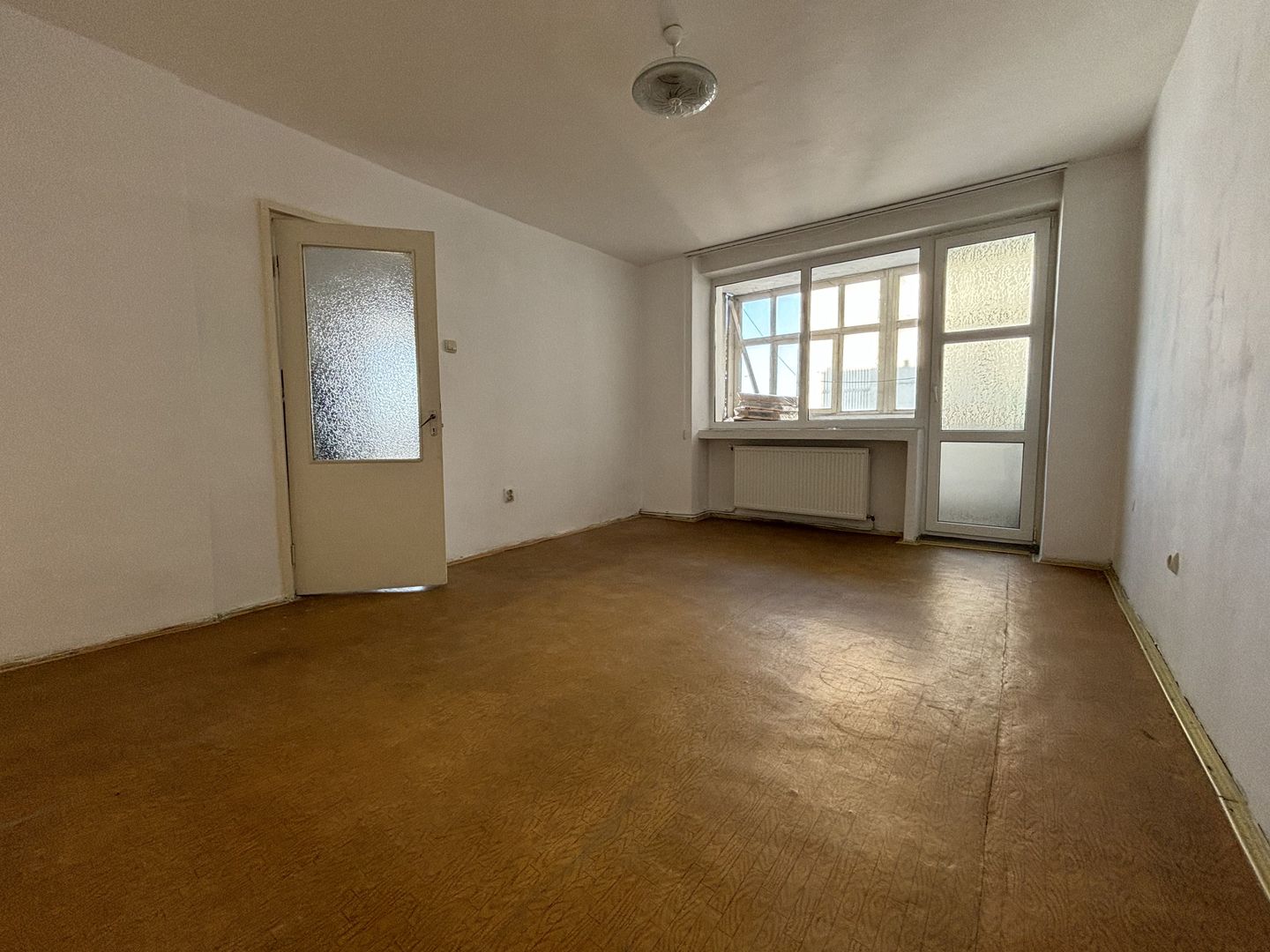 Apartament 3 camere decomandat 67,8 m² zona garii - Poză 2