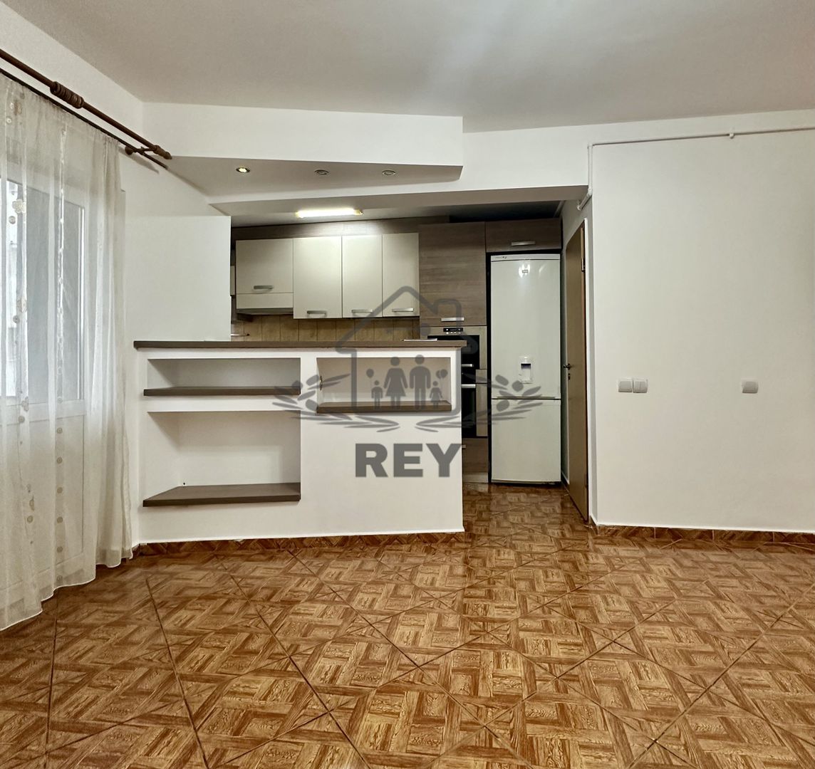 Apartament 4 camere cu garaj zona Strand- V.Aurie - Poză 10