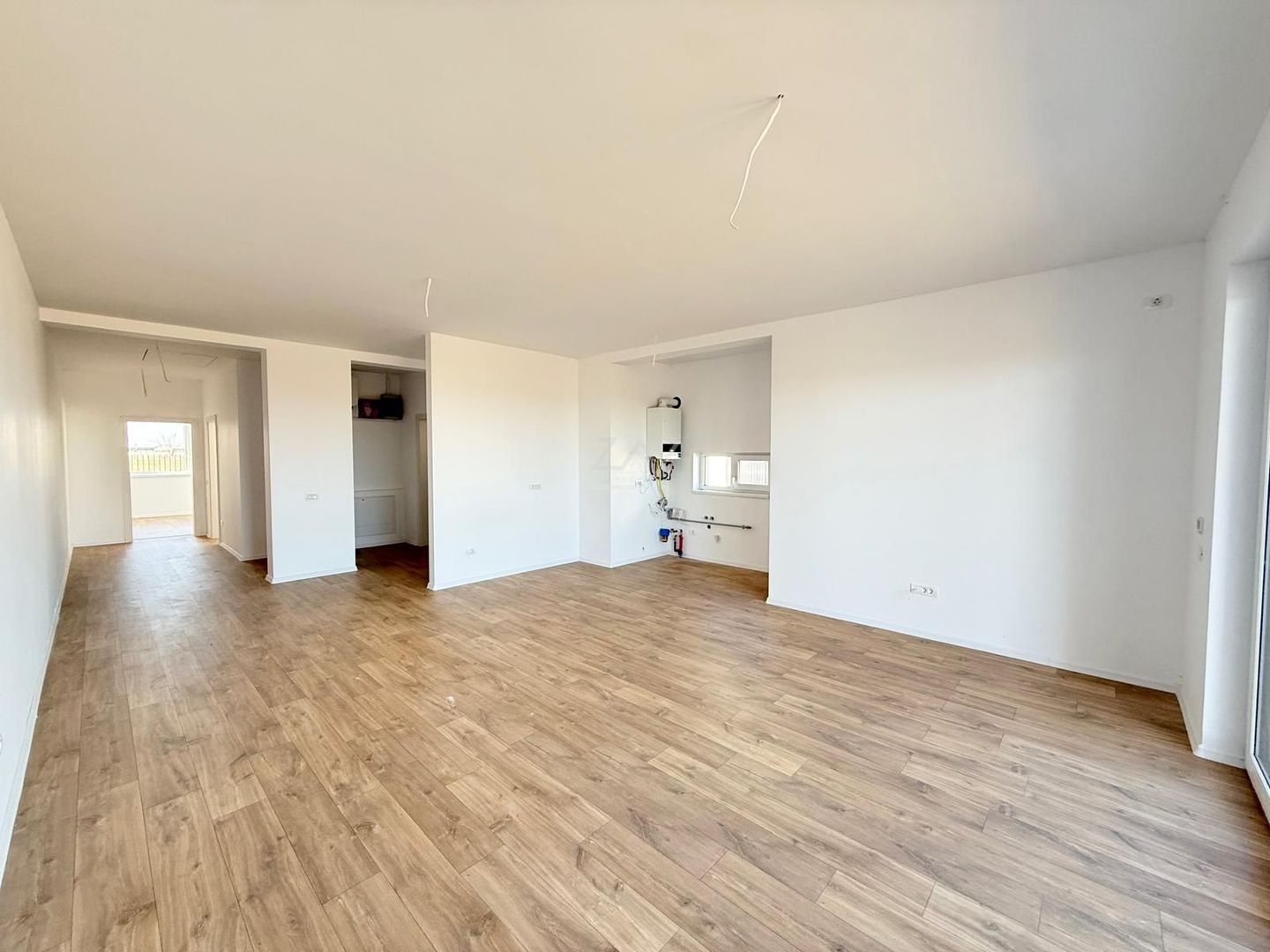 COMISION 0! Duplex finalizat - 5 camere, 3 bai. Panouri fotovoltaice. - Poză 2