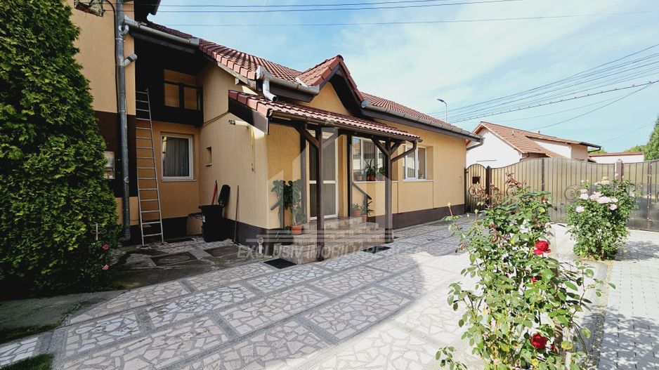 Casa in regim cuplat de vanzare, Lipoveni - Poză 1