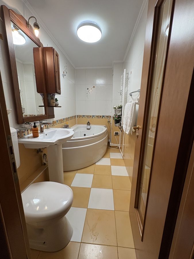 Vânzare Apartament 4 Camere cu Centrală pe Calea Vitan între Mall și Mihai Bravu - Poză 6