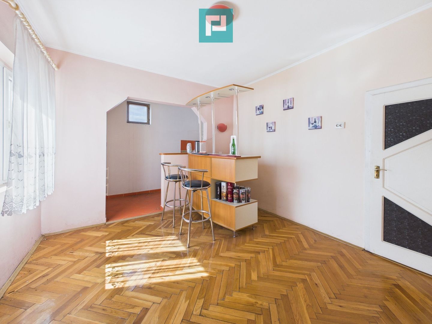 Casă cu 7 camere, ideală pentru familie, Grădiște - Poză 10