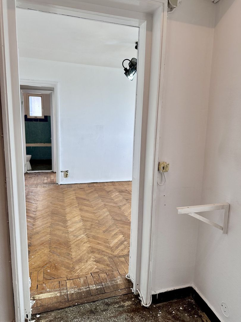 Apartament 2 camere Mihai Bravu 42-62, vedere spate, bloc izolat - Poză 15