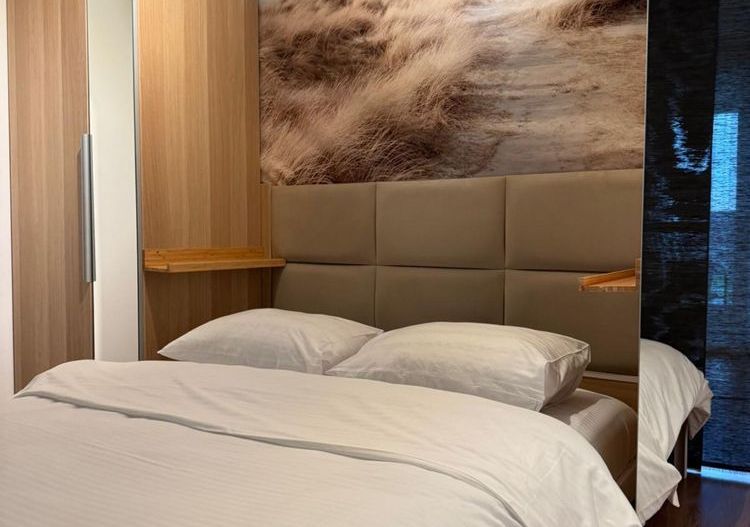 Garsoniera spatioasa, aproape de aeroport - Poză 1