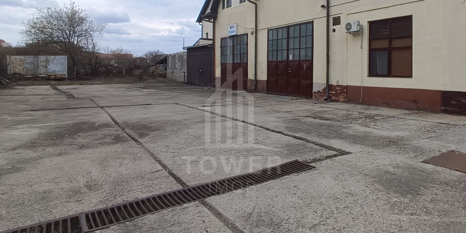 Hala cu curte inchisa zona Turnisor - Poză 1