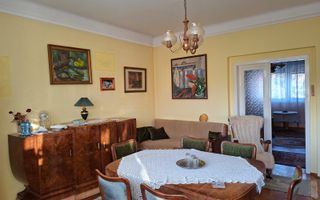 Apartament cu 3 camere si garaj in zona centrală - Poză 1