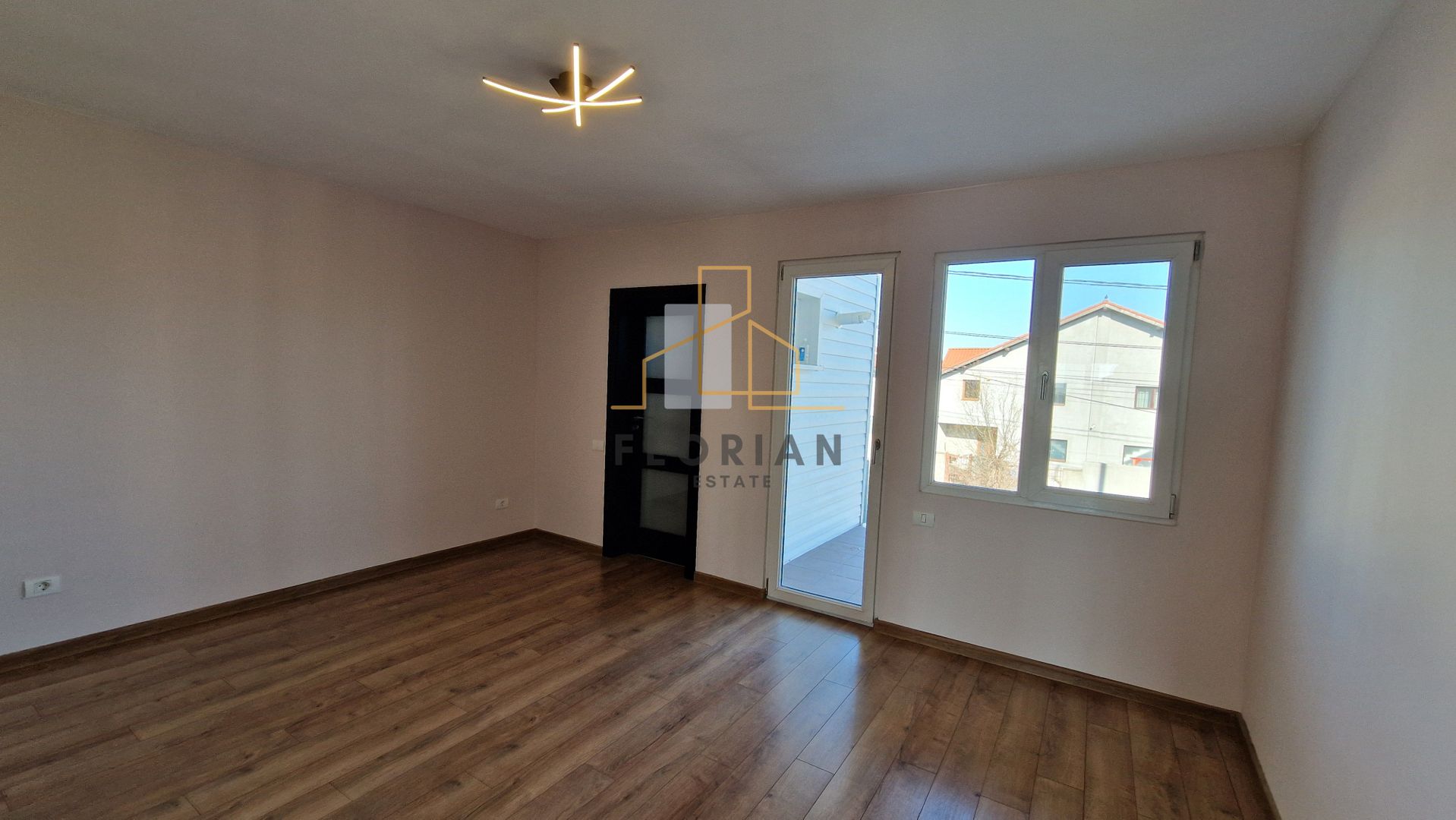 Duplex spatios si luminos in centrul Sacalazului - Poză 12