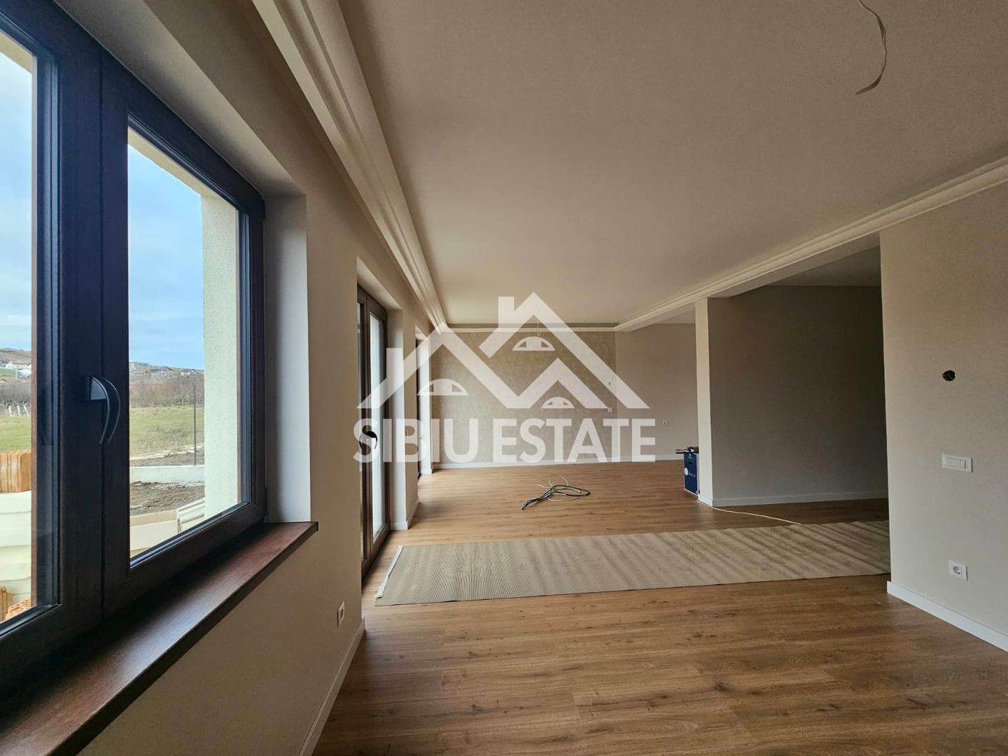 Casa noua amenajata, gata de mutare - Poză 3