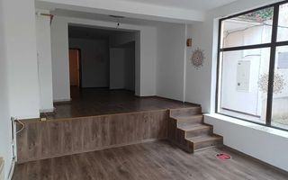 Spatiu comercial de inchiriat in Cetate - Poză 1