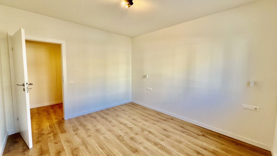 Apartament 3 camere, 2 bai, balcon, aer conditionat - finisat la alb - Poză 3