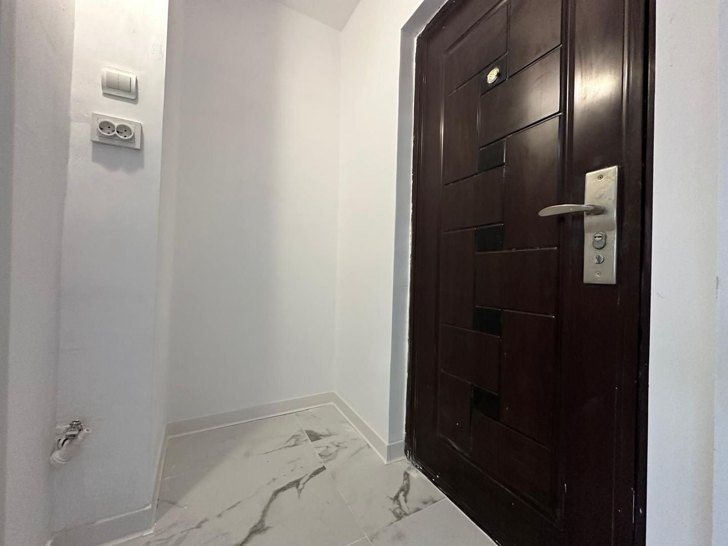 1 camera renovata cu balcon ETAJ 1 - Poză 2