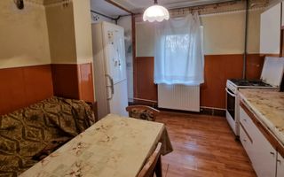 Apartament cu trei camere, zona Racadau 73 mp - Poză 3