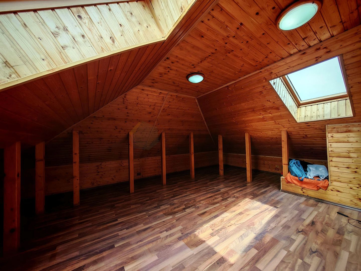 Vilă Individuală cu o curte generoasa zona Aparatorii Patriei - Poză 23