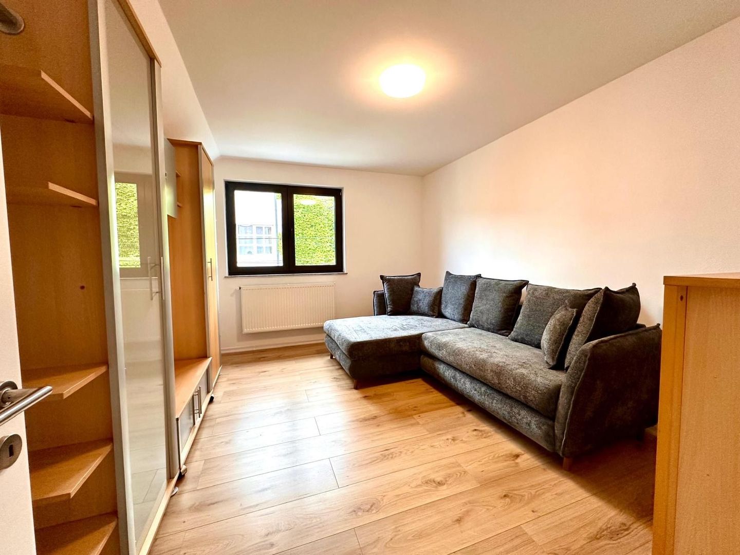 Apartament 3 Camere Spațios, Mobilat,  Curte și Balcon - Poză 3
