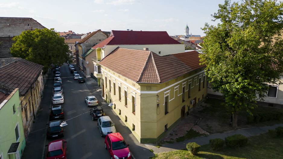 Clădire cu două apartamente zonă centrală - Poză 3