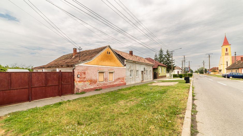 VANDUT! Teren cu casă din văiugă - Sannicolau Mic - Poză 2