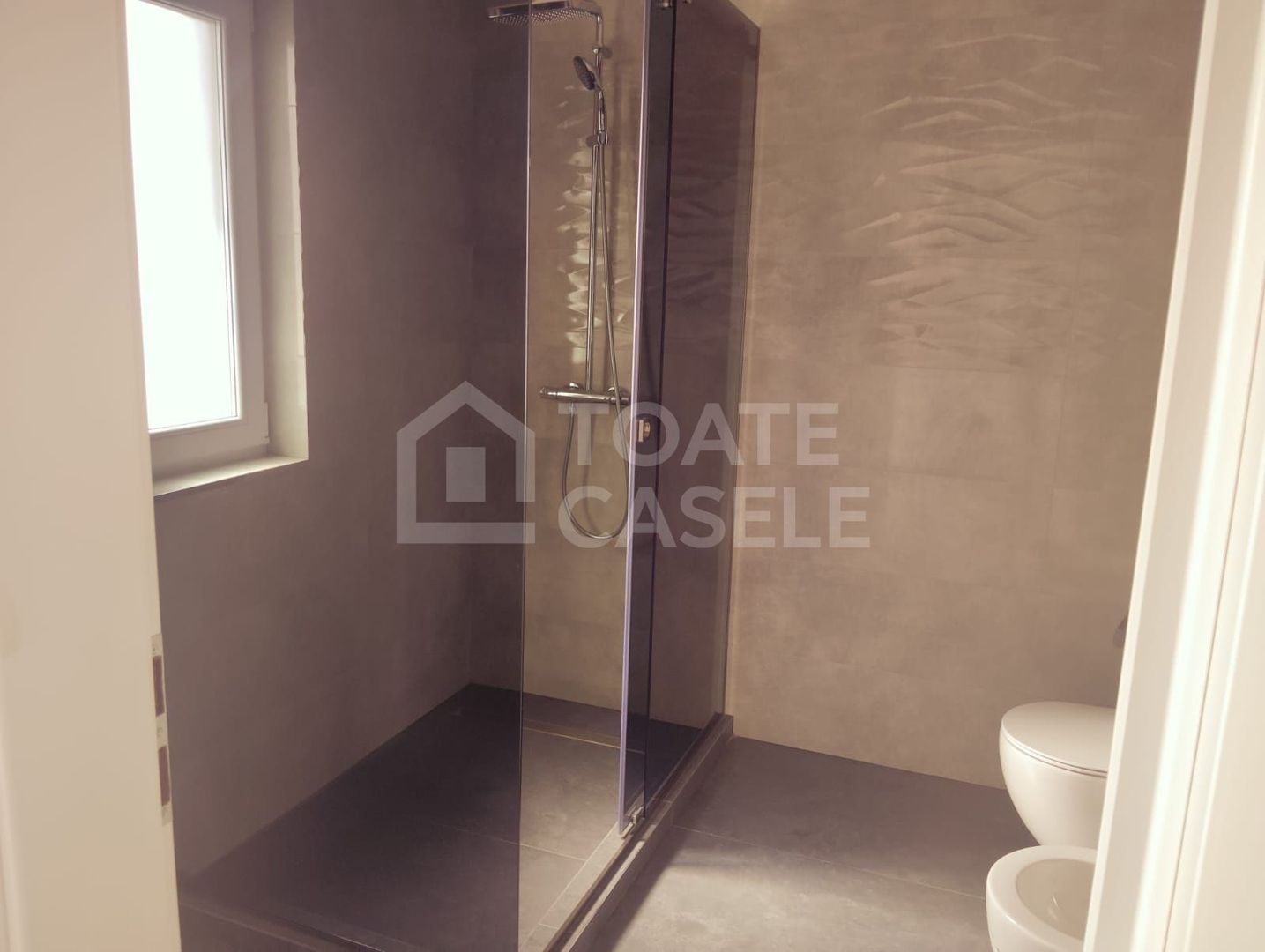 Casă individuală, 4 camere – teren 600 mp, garaj, 3 băi - Poză 5