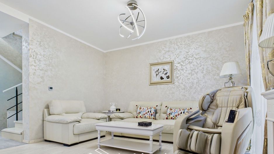 Casă patru camere în locație privilegiatǎ în Dumbrăvița - Poză 6