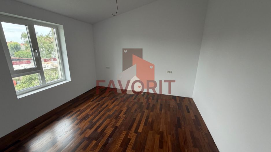 Carport. Toate utilitatile. In vatra veche la asfalt. - Poză 11