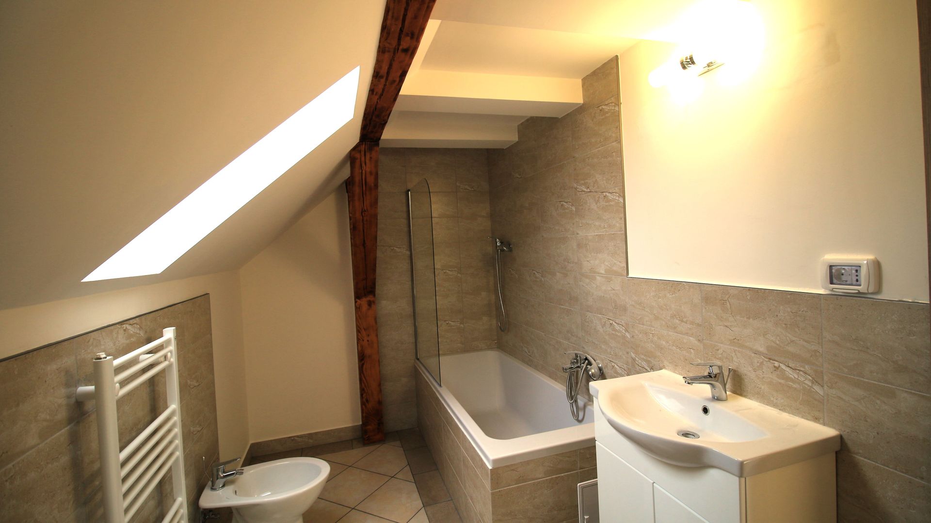 Apartament in casa nouă - la prima inchiriere - Poză 9