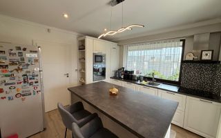 Vila ultramoderna Consul cu piscina si design impresionant - Poză 11