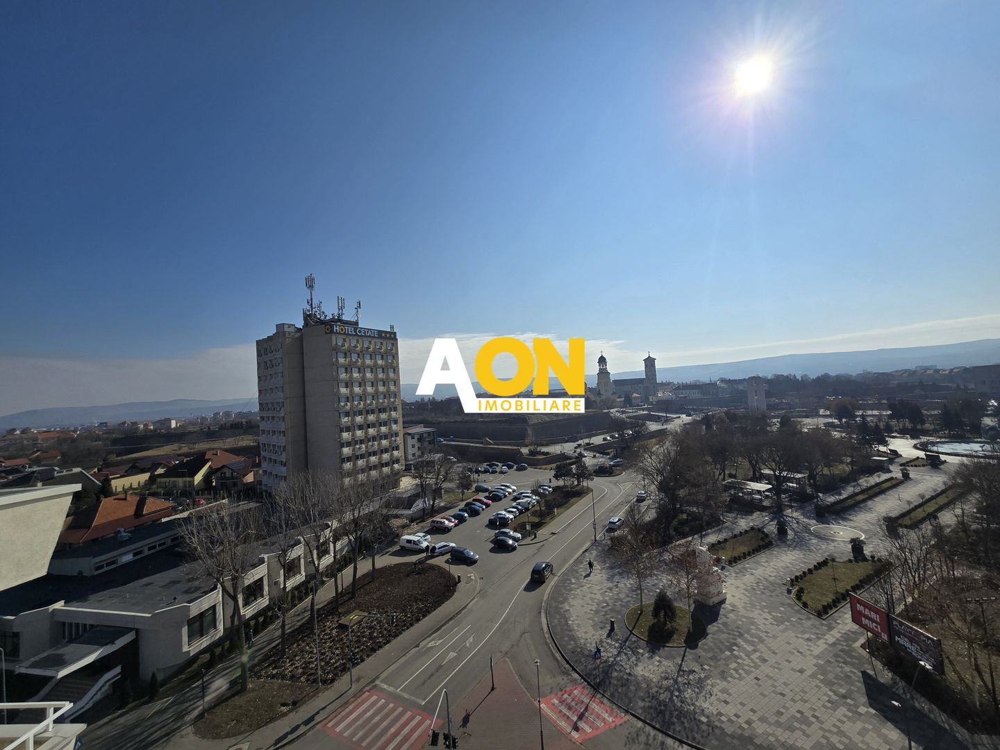 Apartament 2 Camere Decomandat,cu Vedere Spre Catedrala - Poză 1