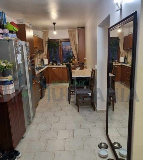Apartament 3 camere decomandat, Podu Roș, Iași - renovat, utilat și mobilat - Poză 6