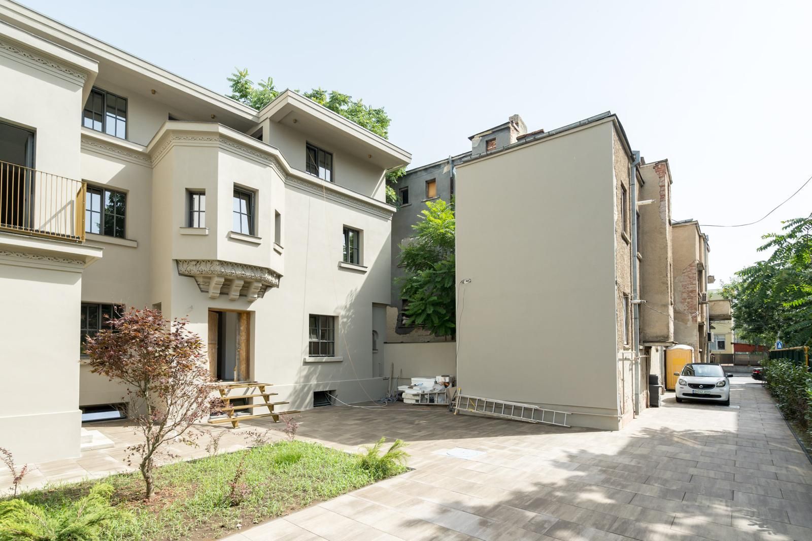 O BIJUTERIE ASCUNSA IN CENTRUL BUCURESTIULUI - Poză 1