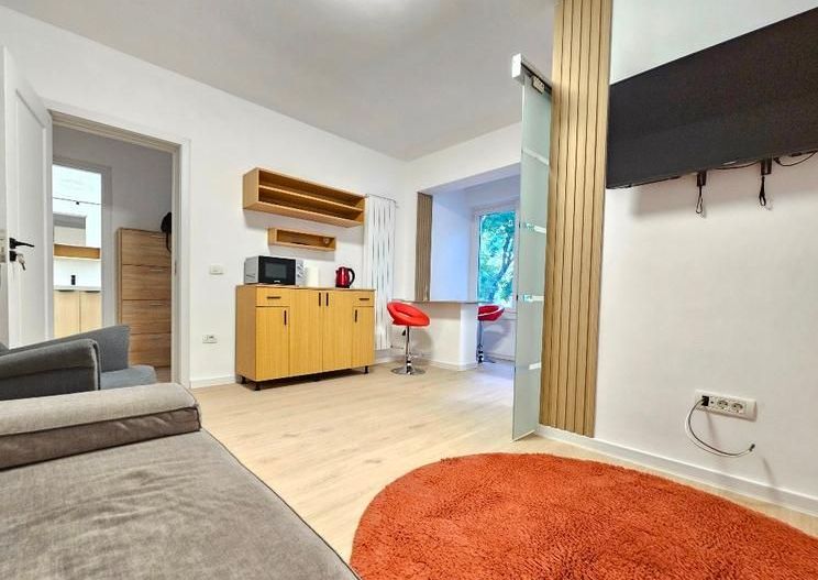 Apartament 2 camere. Decomandat. Cu Parcare.  La 5 min metrou Aparatorii Patriei - Poză 2