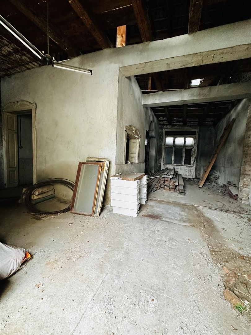 Casa ULTRACENTRAL singur in curte - Poză 3