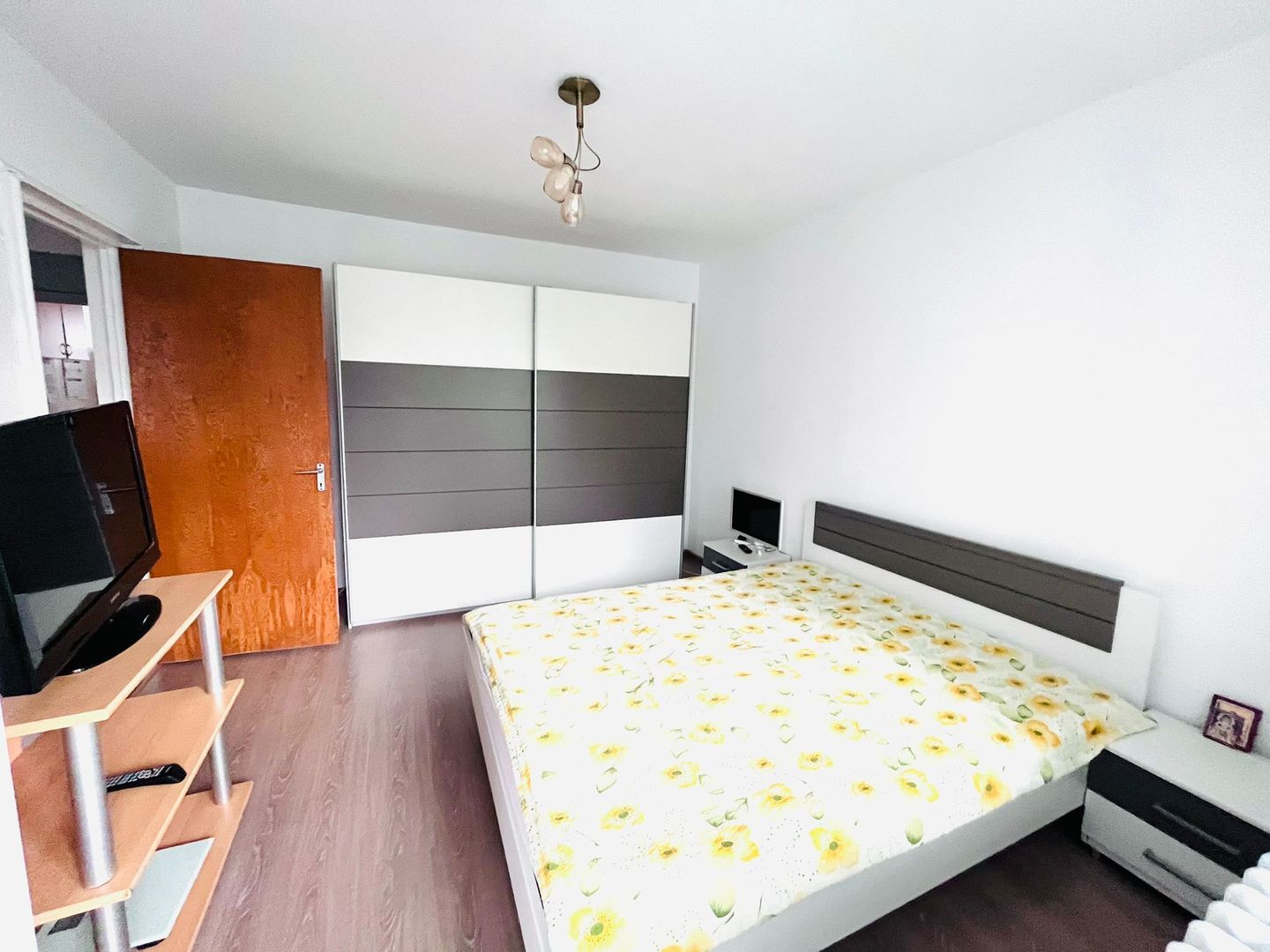 APARTAMENT 3 CAMERE DECOMANDAT SU 63MP ETAJ 3/4 DRUMUL TABEREI - Poză 3