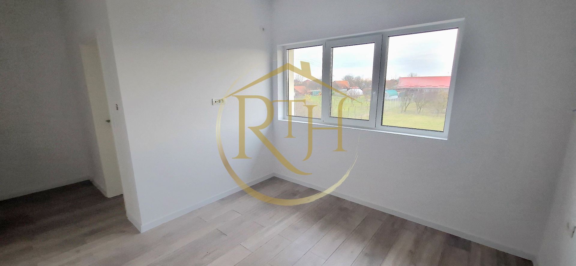 Duplex de vanzare cu 4 camere,2 bai,250 mp teren-Mosnita Veche zona Centrala. - Poză 10