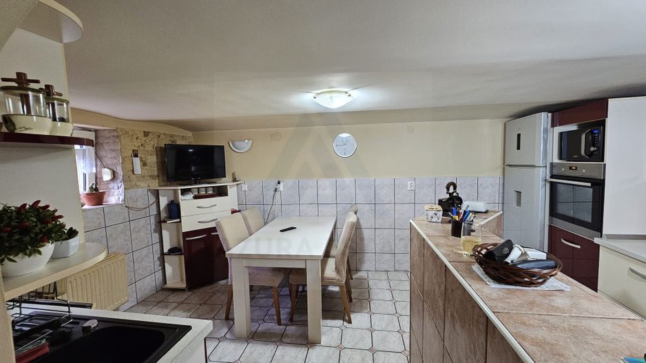 Casa 5 camere 3 bai garaj inchis si teren 700 mp utili in Lazaret - Poză 7