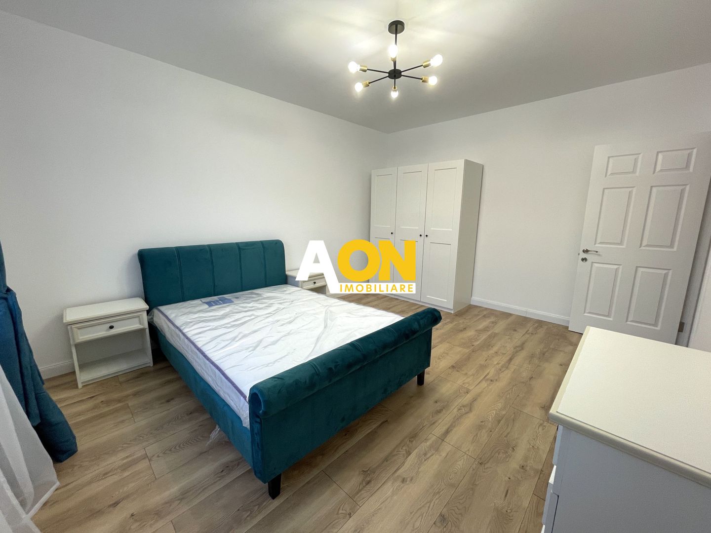 Apartament cu 3 camere, balcon si scara interioara - Poză 3
