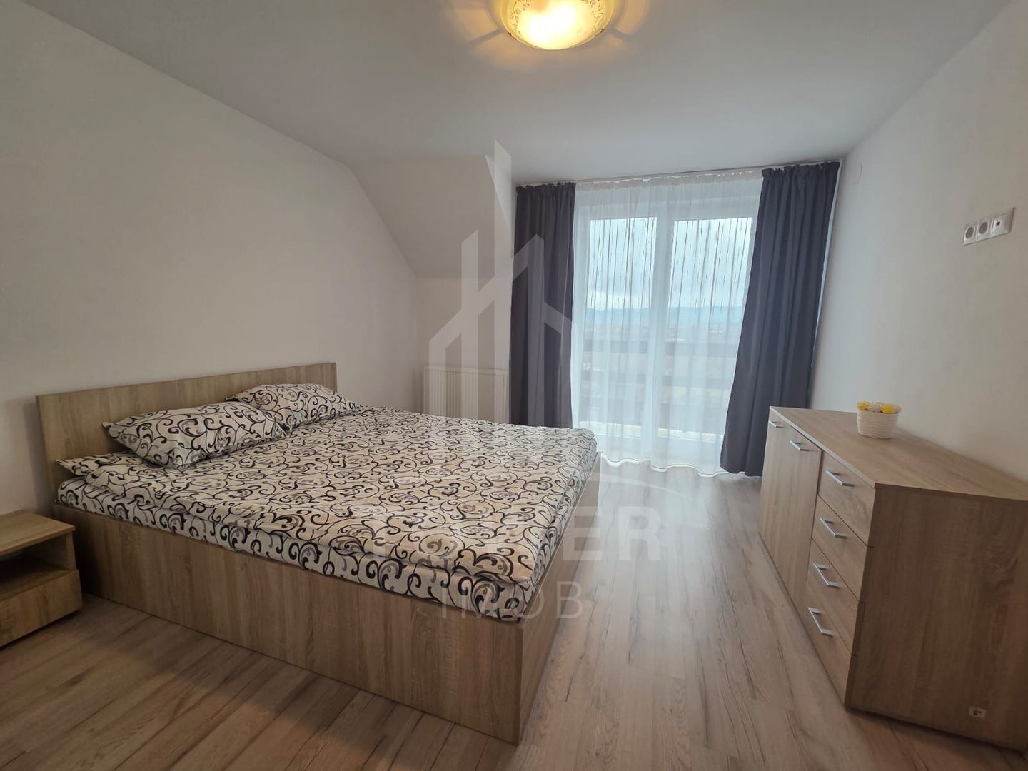 Casă de închiriat - Zona Gușterița, vedere spre munte - Poză 12