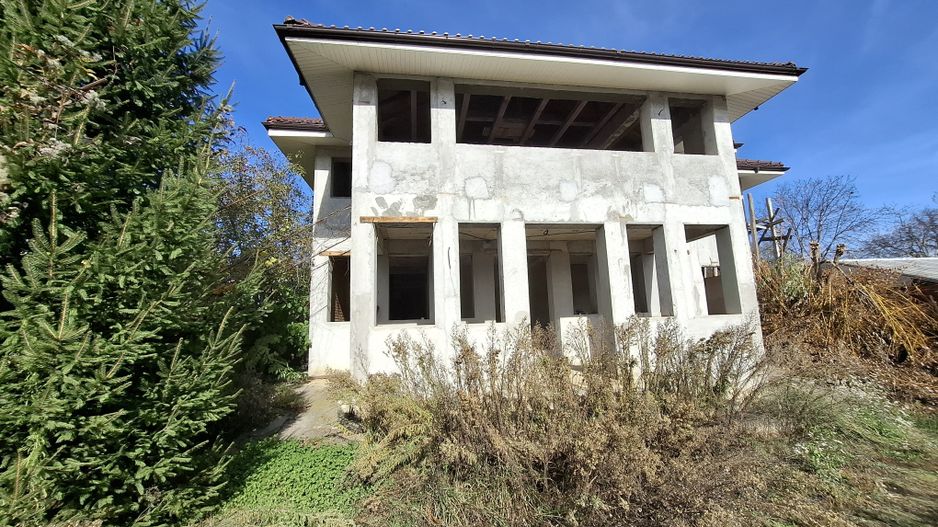 ila cu 6 camere + casă locuibilă pe teren intravilan de 1700 mp, cu vi - Poză 19