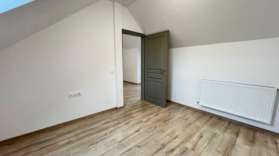 Casa cu 7 camere | 3 balcoane | Garaj | 220 mp + 80 mp curte | Cartier Panorama - Poză 25