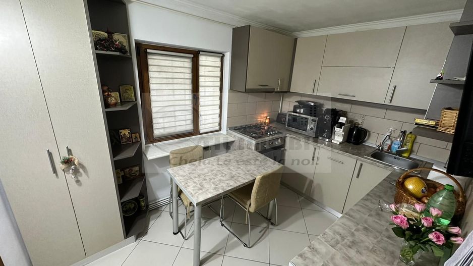 Apartament cu 4 camere/Spatiu birouri/ Cabinet - Nicolina-Str.Pompieri - Poză 1