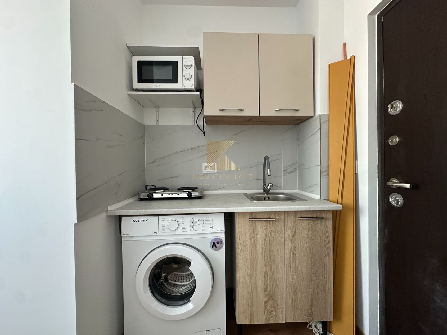 Camera cu baie, renovata complet, Str. Serii 2, prima inchiriere - Poză 5